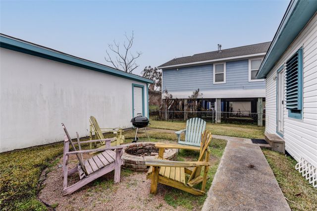 2209 Saladia Street, Galveston, TX 77551