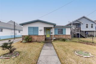 2209 Saladia Street, Galveston, TX 77551