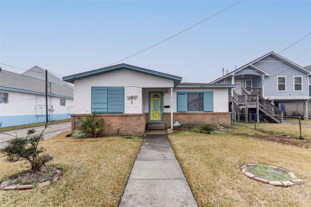 2209 Saladia Street, Galveston, TX 77551