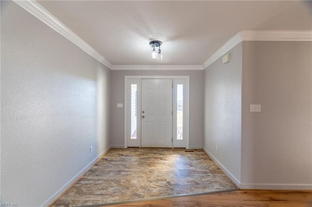 9039 Coles Landing DR, Gloucester, VA 23061