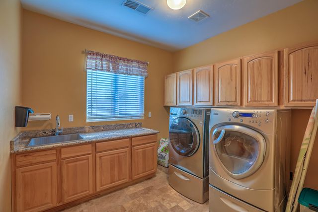 1361 Wilkes Way SE, Rio Rancho, NM 87124