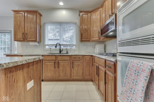 860 Old Eagle Way, Greenwood, IN 46143