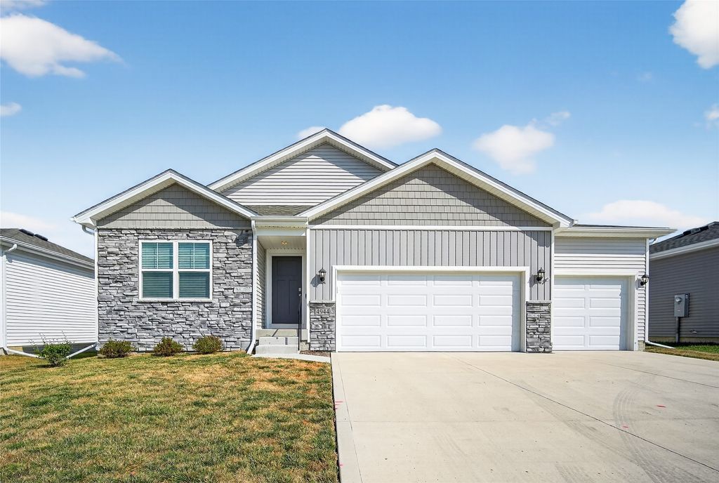 4944 Grandview Avenue, Des Moines, IA 50317