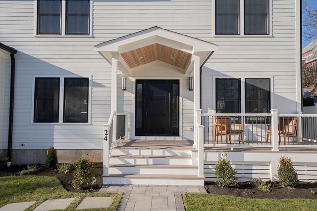 24 Palmetto St, Saugus, MA 01906