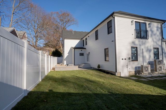 24 Palmetto St, Saugus, MA 01906