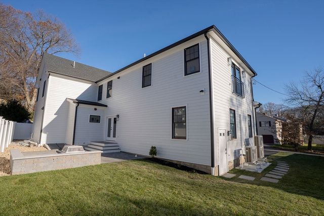 24 Palmetto St, Saugus, MA 01906