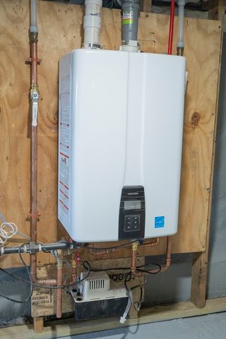 24 Palmetto St, Saugus, MA 01906