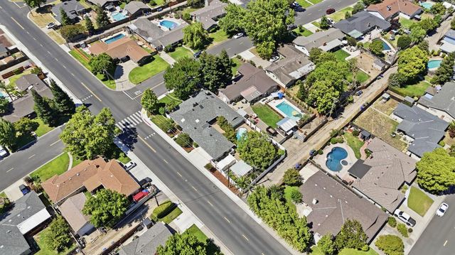 2375 EL CAPITAN Dr, Turlock, CA 95380