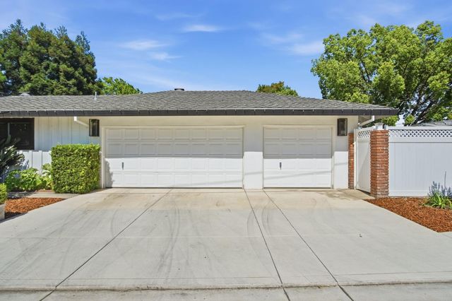 2375 EL CAPITAN Dr, Turlock, CA 95380