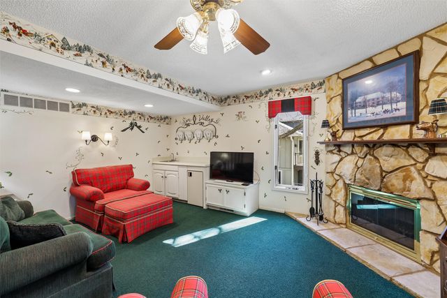 2920 Eula Drive, Urbandale, IA 50322