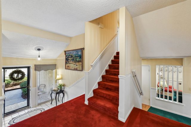 2920 Eula Drive, Urbandale, IA 50322