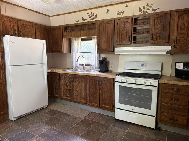 9034 E M 20, Hesperia, MI 49421