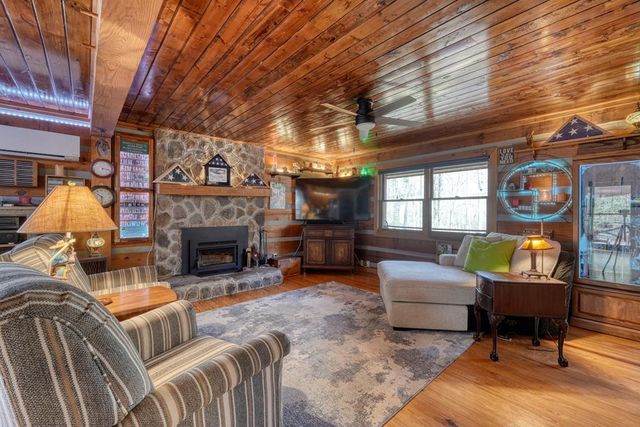 520 Farmer Drive, Murphy, NC 28906