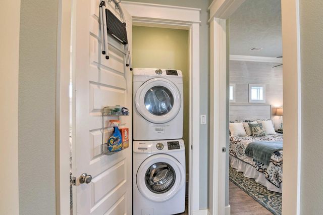 1963 Ave J, Port Bolivar, TX 77650