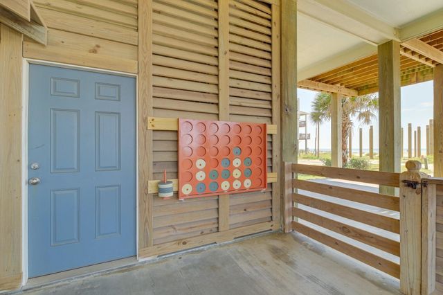 1963 Ave J, Port Bolivar, TX 77650