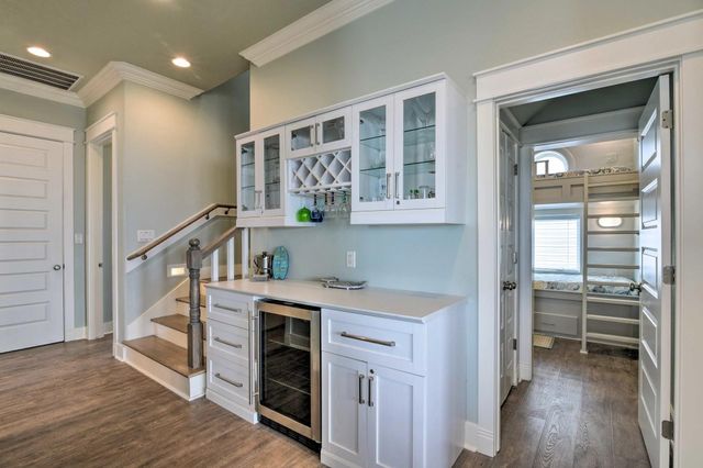 1963 Ave J, Port Bolivar, TX 77650
