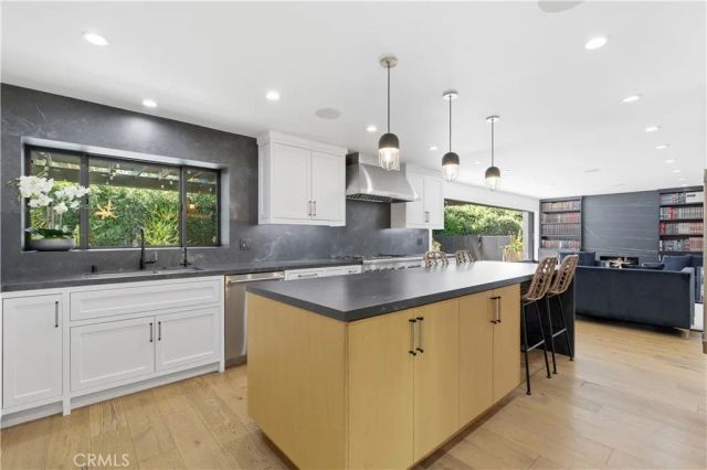 13130 Albers, Sherman Oaks, CA 91401