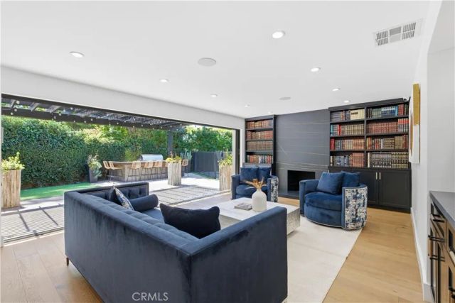 13130 Albers, Sherman Oaks, CA 91401