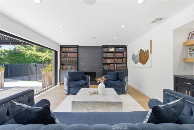 13130 Albers, Sherman Oaks, CA 91401
