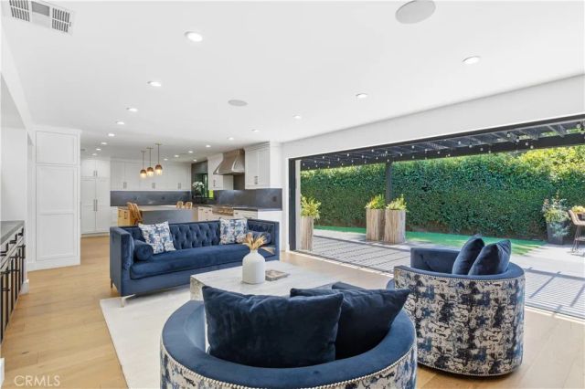 13130 Albers, Sherman Oaks, CA 91401
