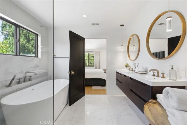 13130 Albers, Sherman Oaks, CA 91401