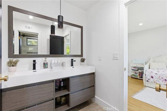 13130 Albers, Sherman Oaks, CA 91401