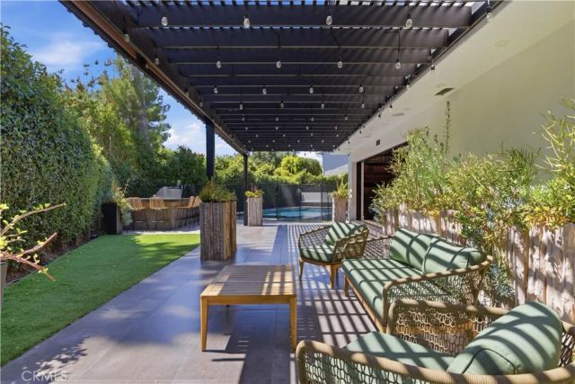 13130 Albers, Sherman Oaks, CA 91401