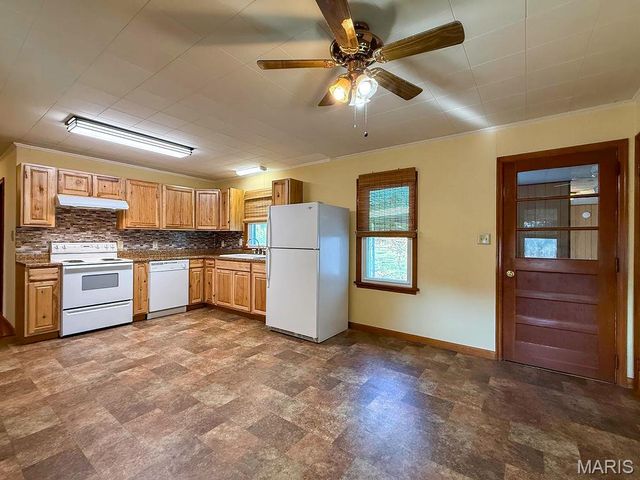 805 S A Street, Farmington, MO 63640