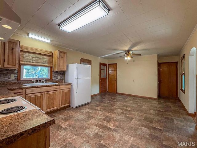 805 S A Street, Farmington, MO 63640