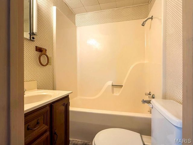 805 S A Street, Farmington, MO 63640