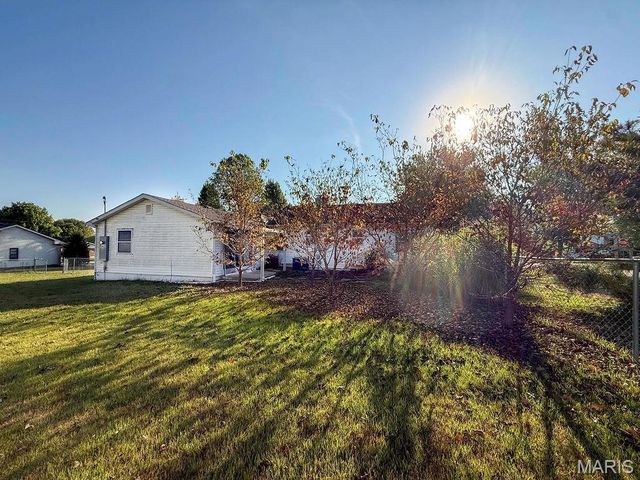 805 S A Street, Farmington, MO 63640