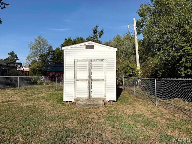 805 S A Street, Farmington, MO 63640