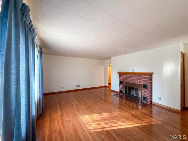 805 S A Street, Farmington, MO 63640