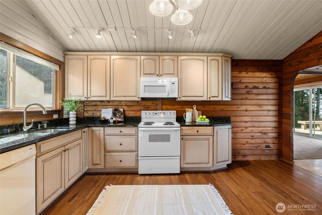 6873 NW Brothers View Lane, Silverdale, WA 98383