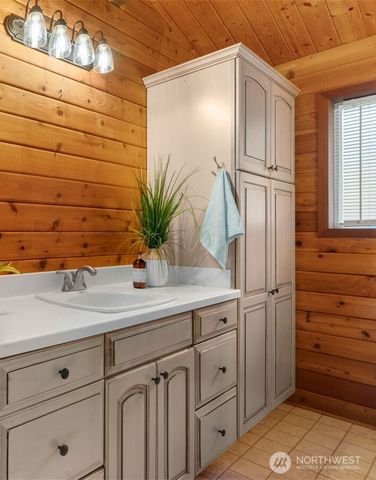 6873 NW Brothers View Lane, Silverdale, WA 98383