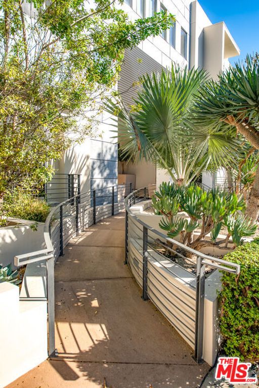 928 N Croft Avenue 202, West Hollywood, CA 90069 — photo 4