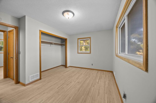 6188 15th Street N, Oakdale, MN 55128