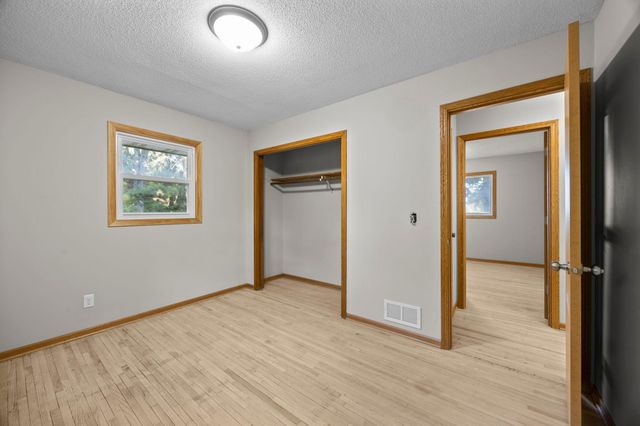 6188 15th Street N, Oakdale, MN 55128