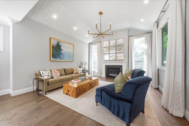 64 Auburn St 64, Newton, MA 02466