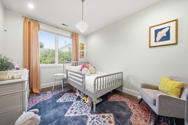 64 Auburn St 64, Newton, MA 02466