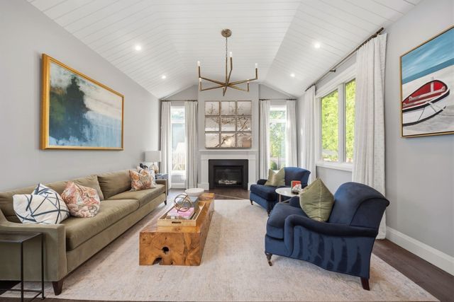 64 Auburn St 64, Newton, MA 02466