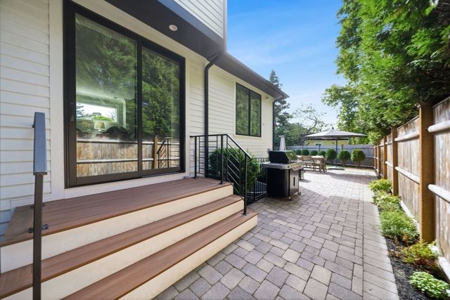 64 Auburn St 64, Newton, MA 02466