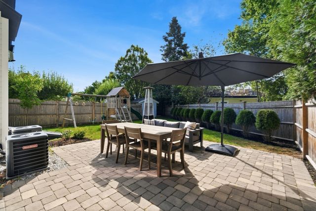 64 Auburn St 64, Newton, MA 02466