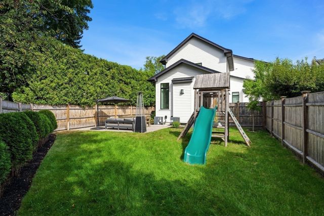 64 Auburn St 64, Newton, MA 02466