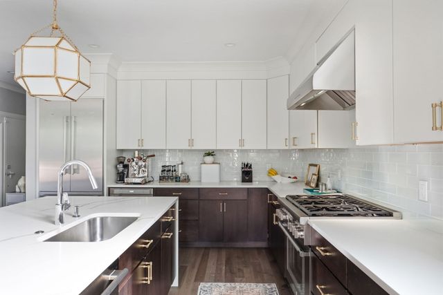 64 Auburn St 64, Newton, MA 02466