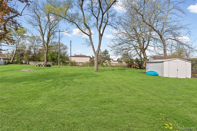34585 Koch Avenue, Sterling Heights, MI 48310
