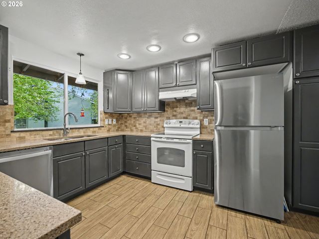 1185 Ne HACIENDA Ln, Gresham, OR 97030