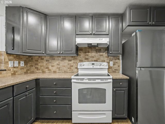 1185 Ne HACIENDA Ln, Gresham, OR 97030