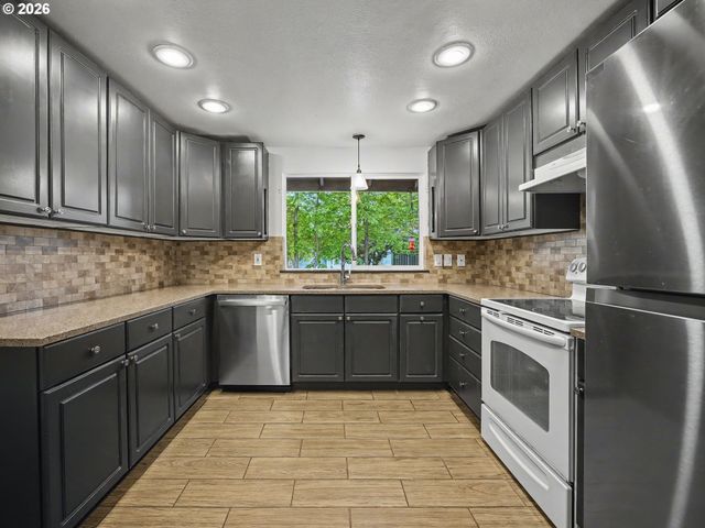 1185 Ne HACIENDA Ln, Gresham, OR 97030