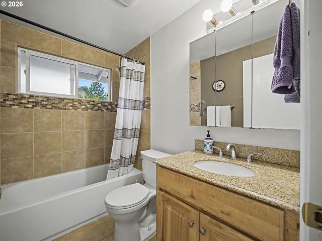 1185 Ne HACIENDA Ln, Gresham, OR 97030